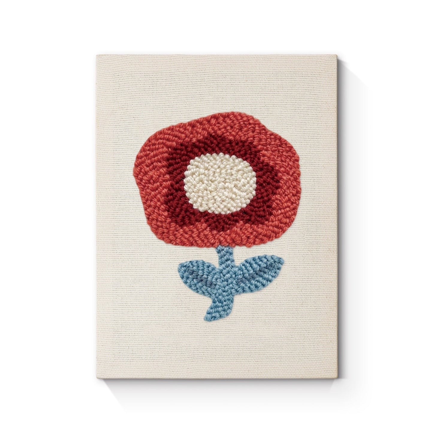 Röd blomma med blå blad – Punch needle-broderi