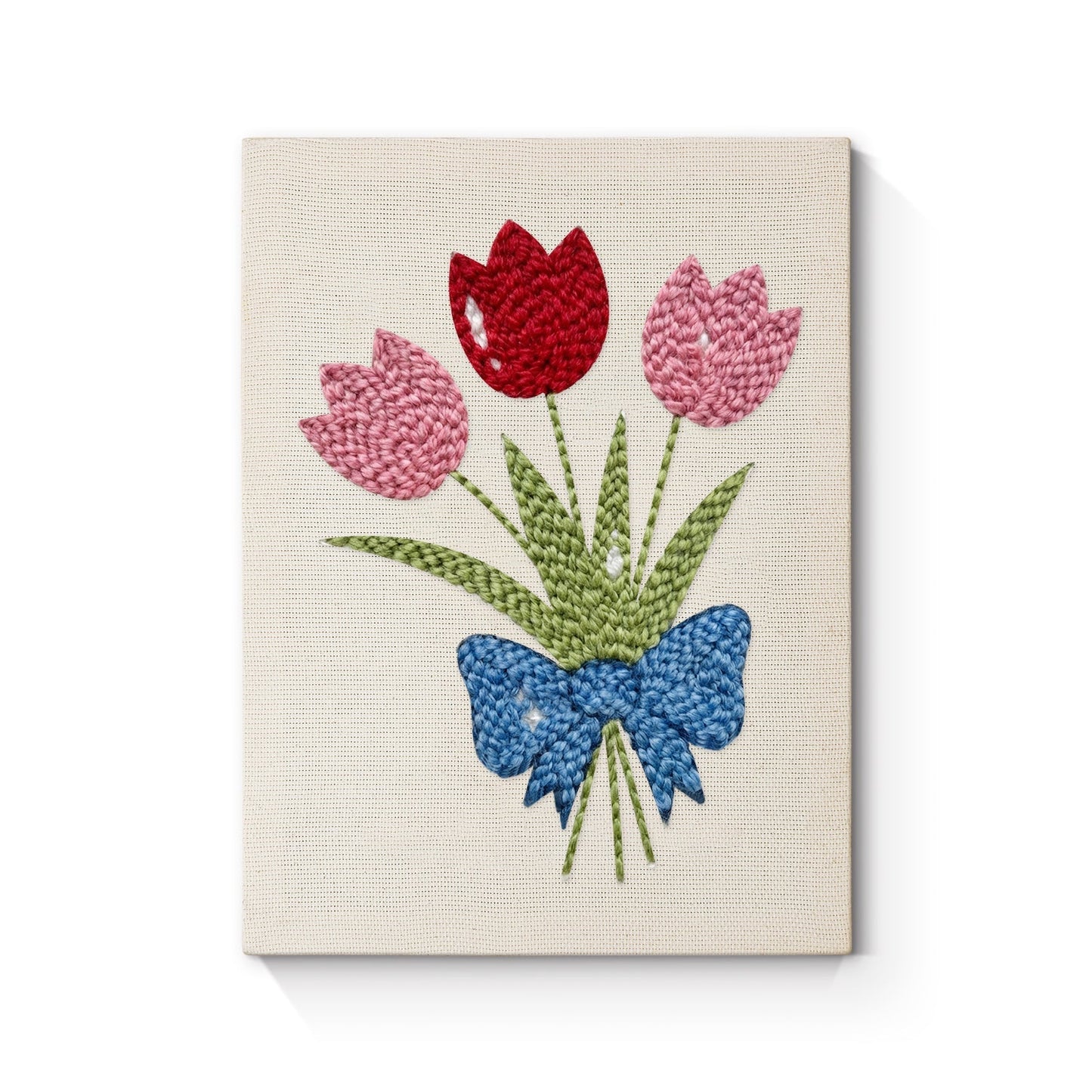 Tulpanbukett med blå rosett – Punch needle-broderi