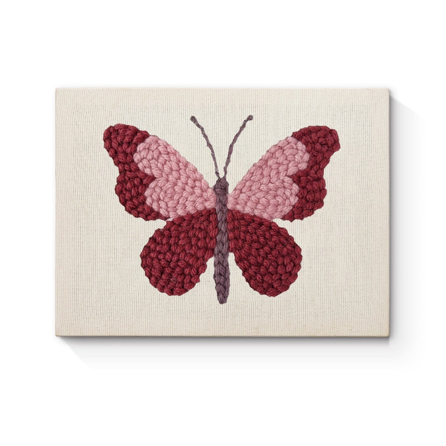 Lila fjäril – Punch needle-broderi