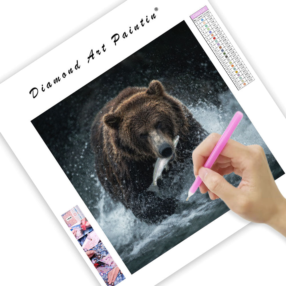 Alaskabjörn som fångar lax - Diamantmålning