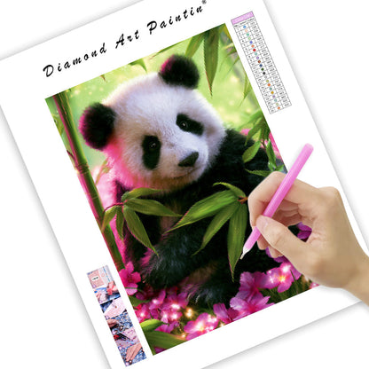 Panda bland blommor i mjukt ljus – Diamantmålning