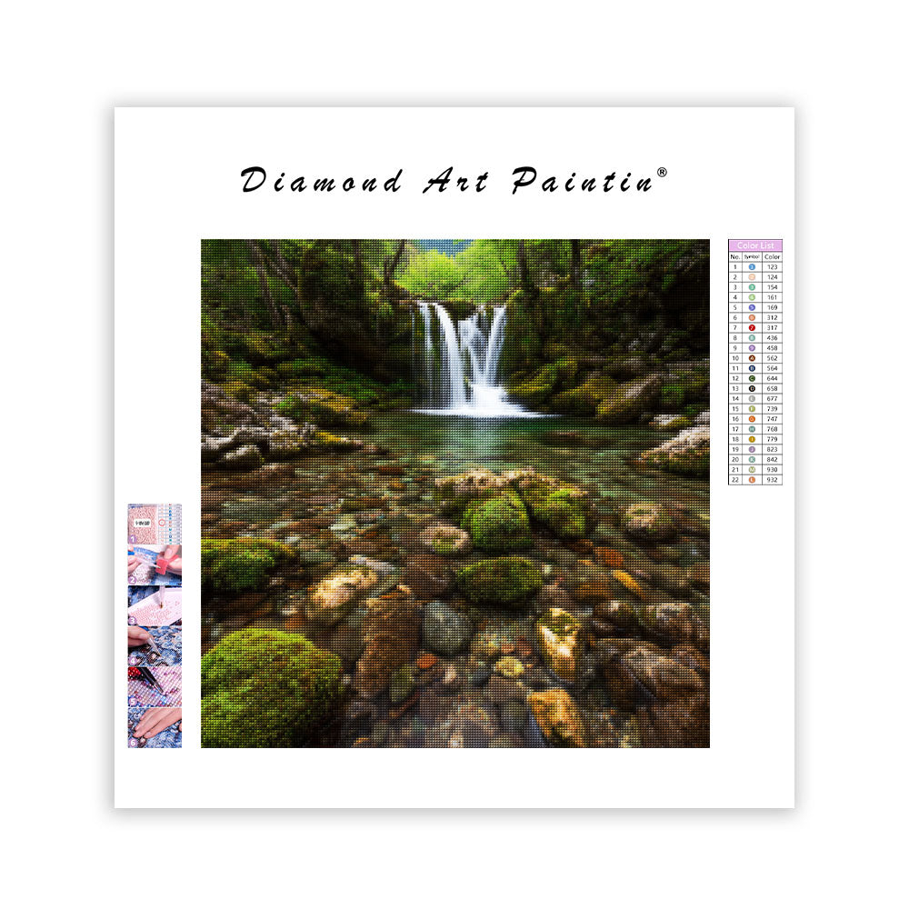 Klar Vattenfall och Mossa - Diamantmålning