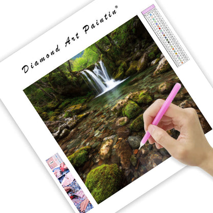 Klar Vattenfall och Mossa - Diamantmålning