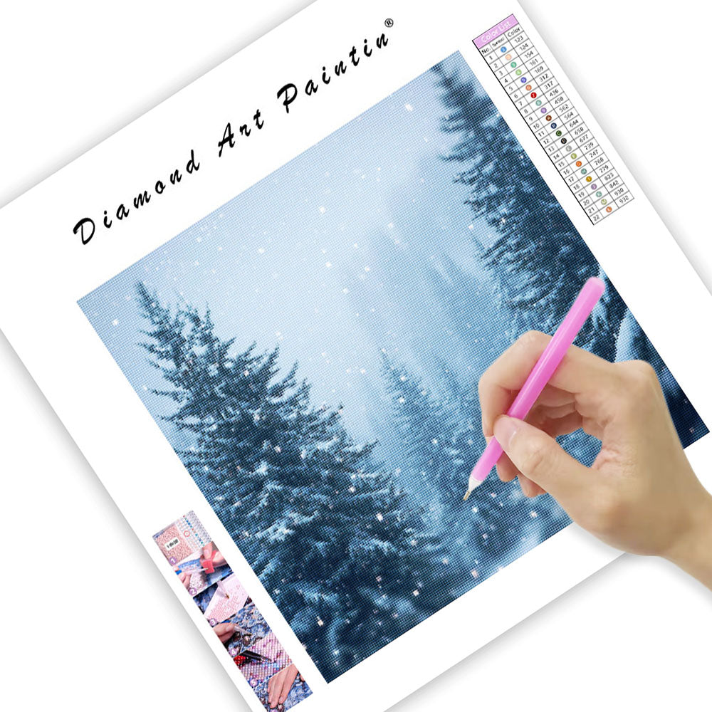 Snötäckta Tallar på Vintern - Diamantmålning