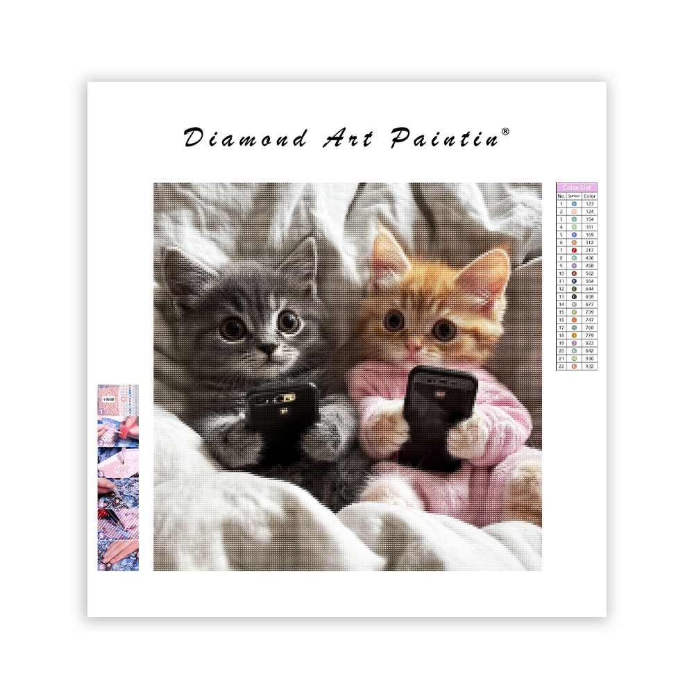 Kattunge som leker med mobiltelefon - Diamond Painting